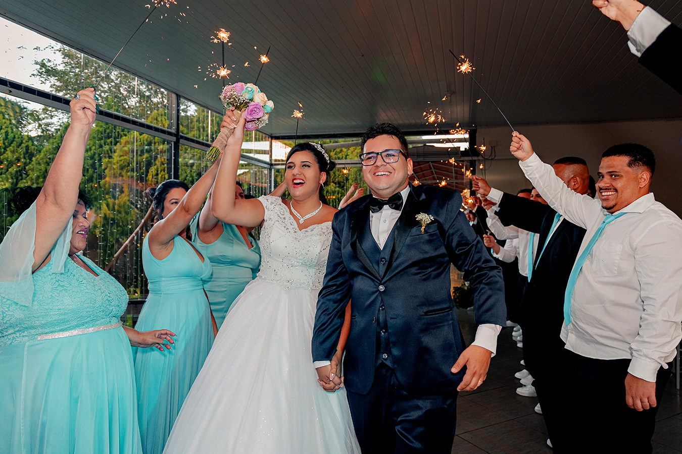 Noivos em ensaio durante casamento
